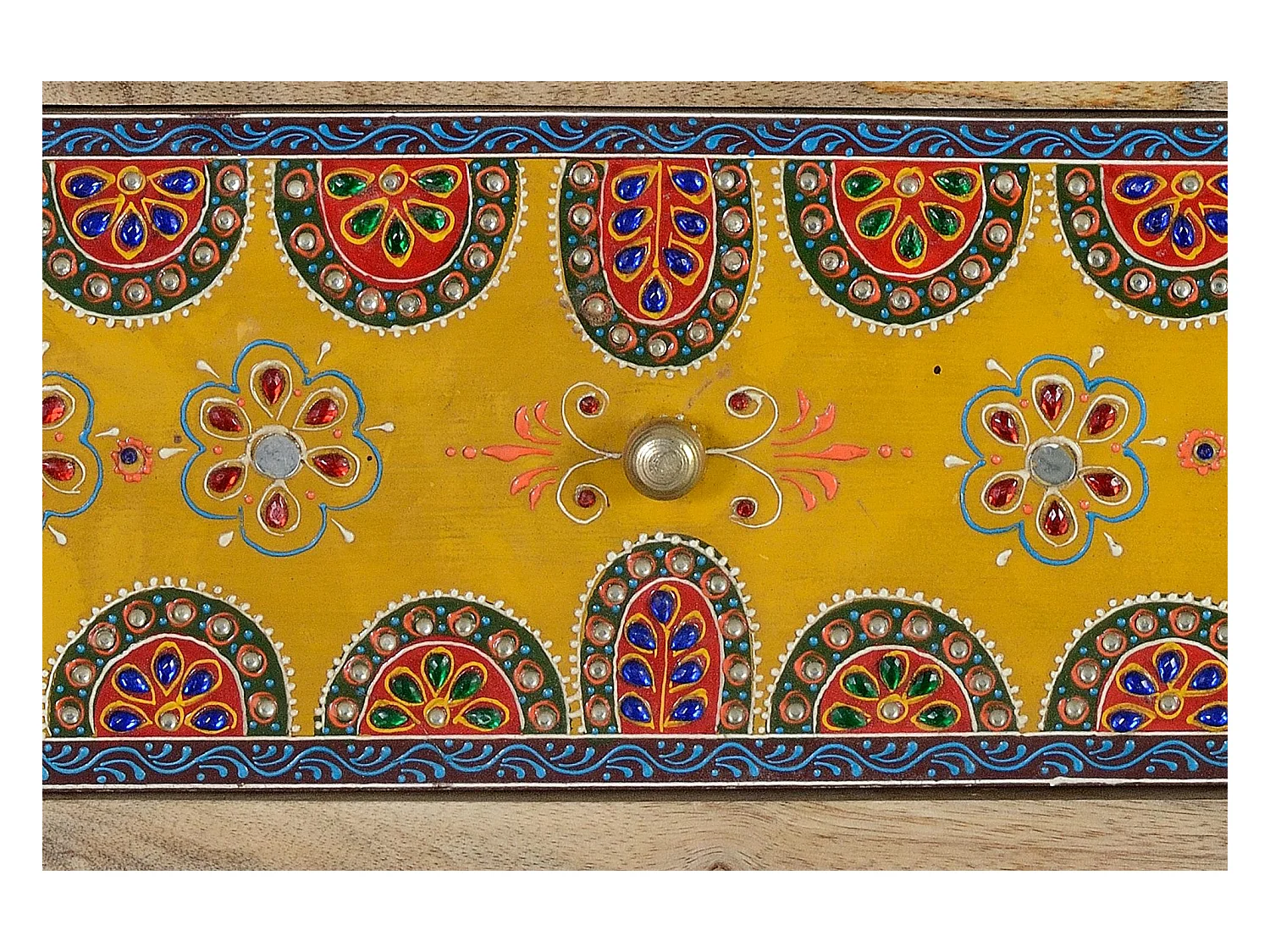 Commode en bois de manguier avec détails multicolores peints à la main