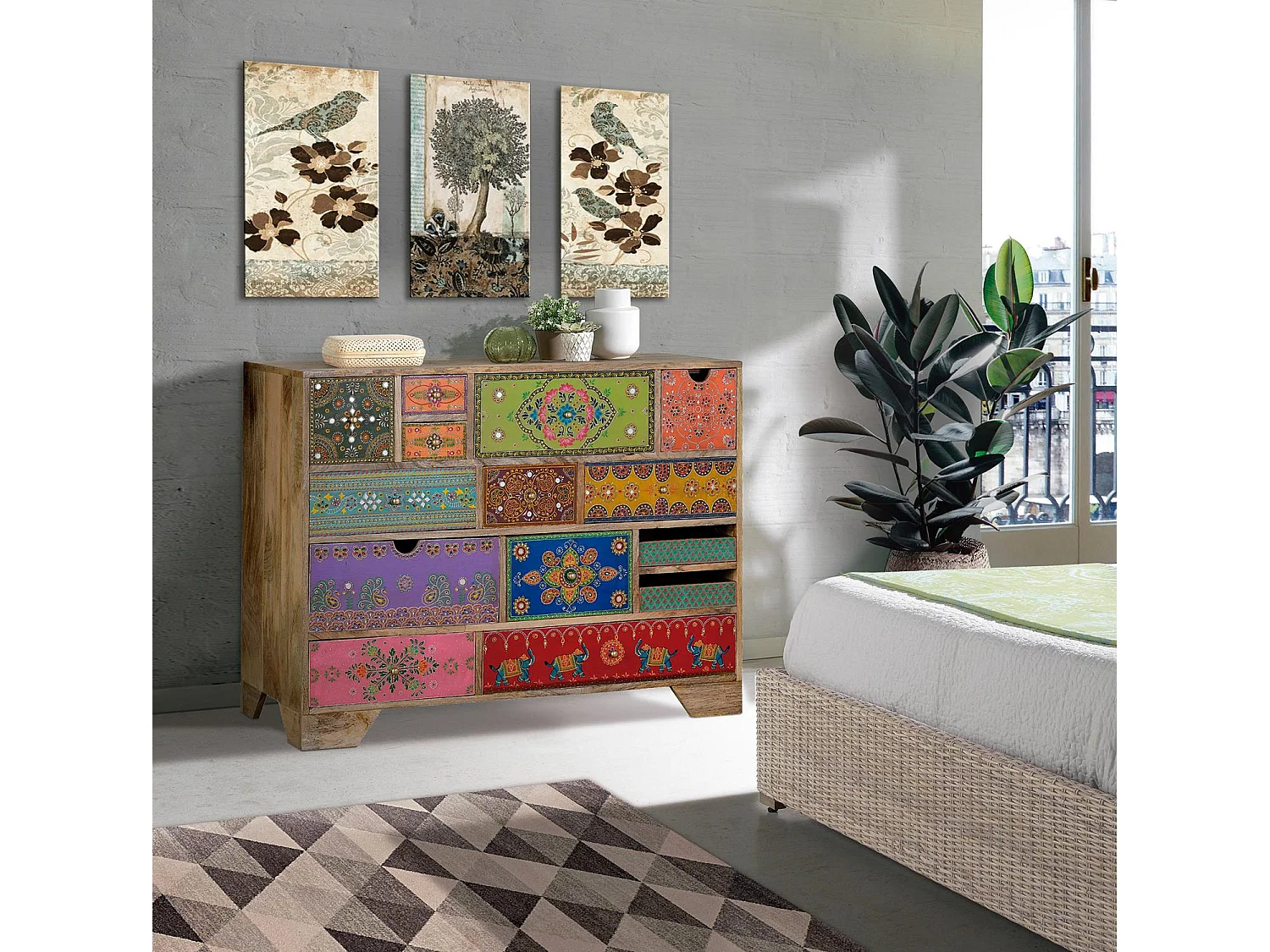 Commode en bois de manguier avec détails multicolores peints à la main