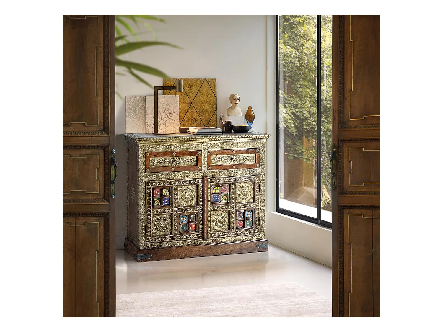 Kommode aus Akazienholz, Keramik und Bronze