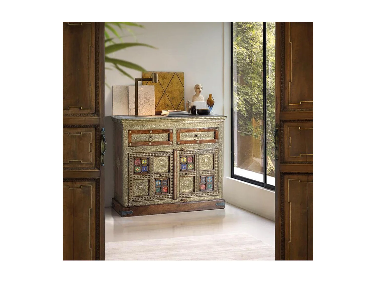 Commode en bois d'acacia, céramique et bronze