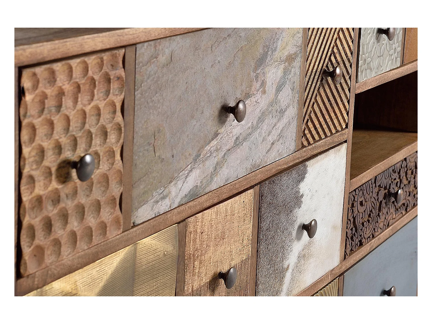 Commode en bois de manguier avec tiroirs de différentes textures