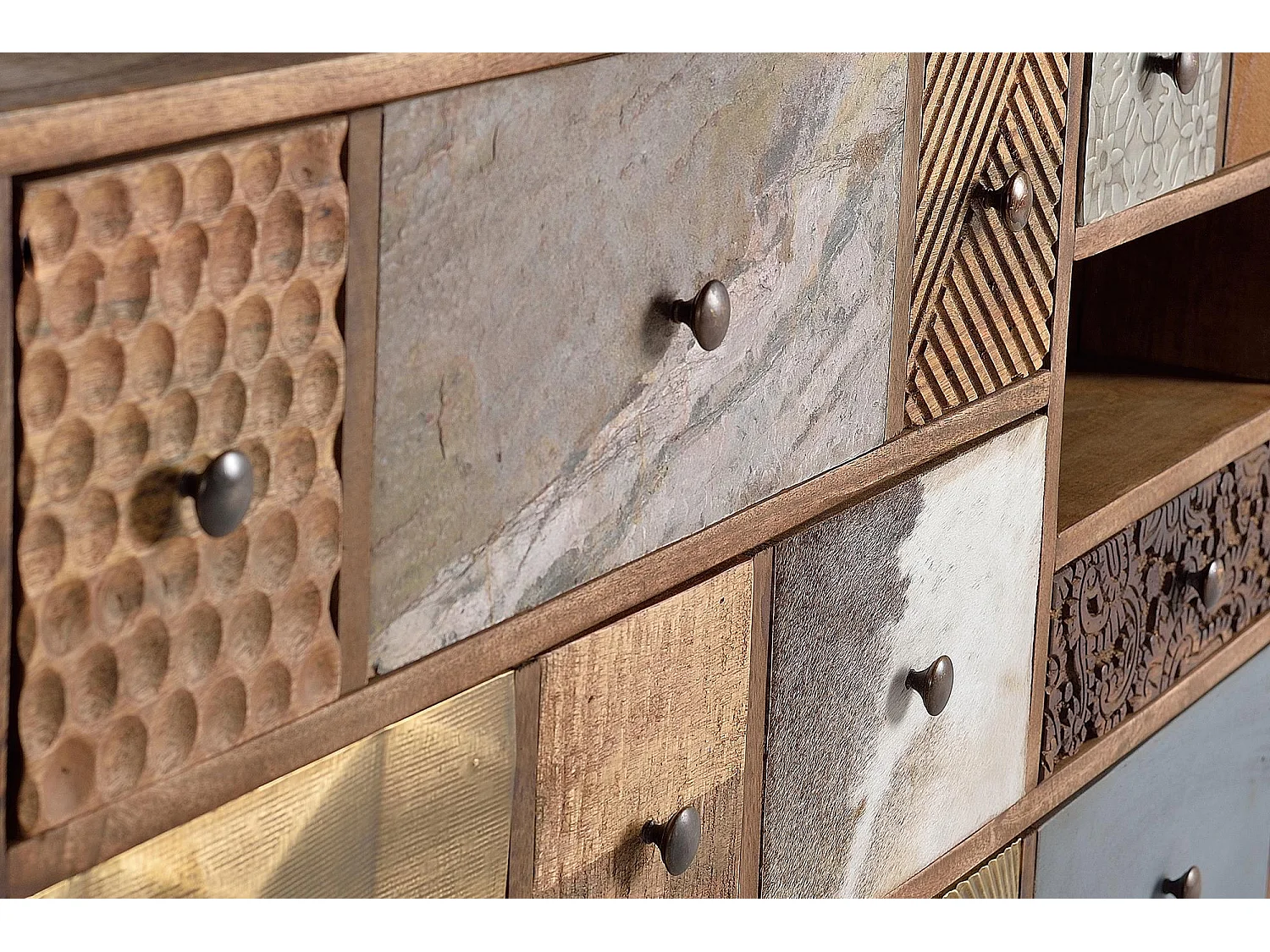 Commode en bois de manguier avec tiroirs de différentes textures