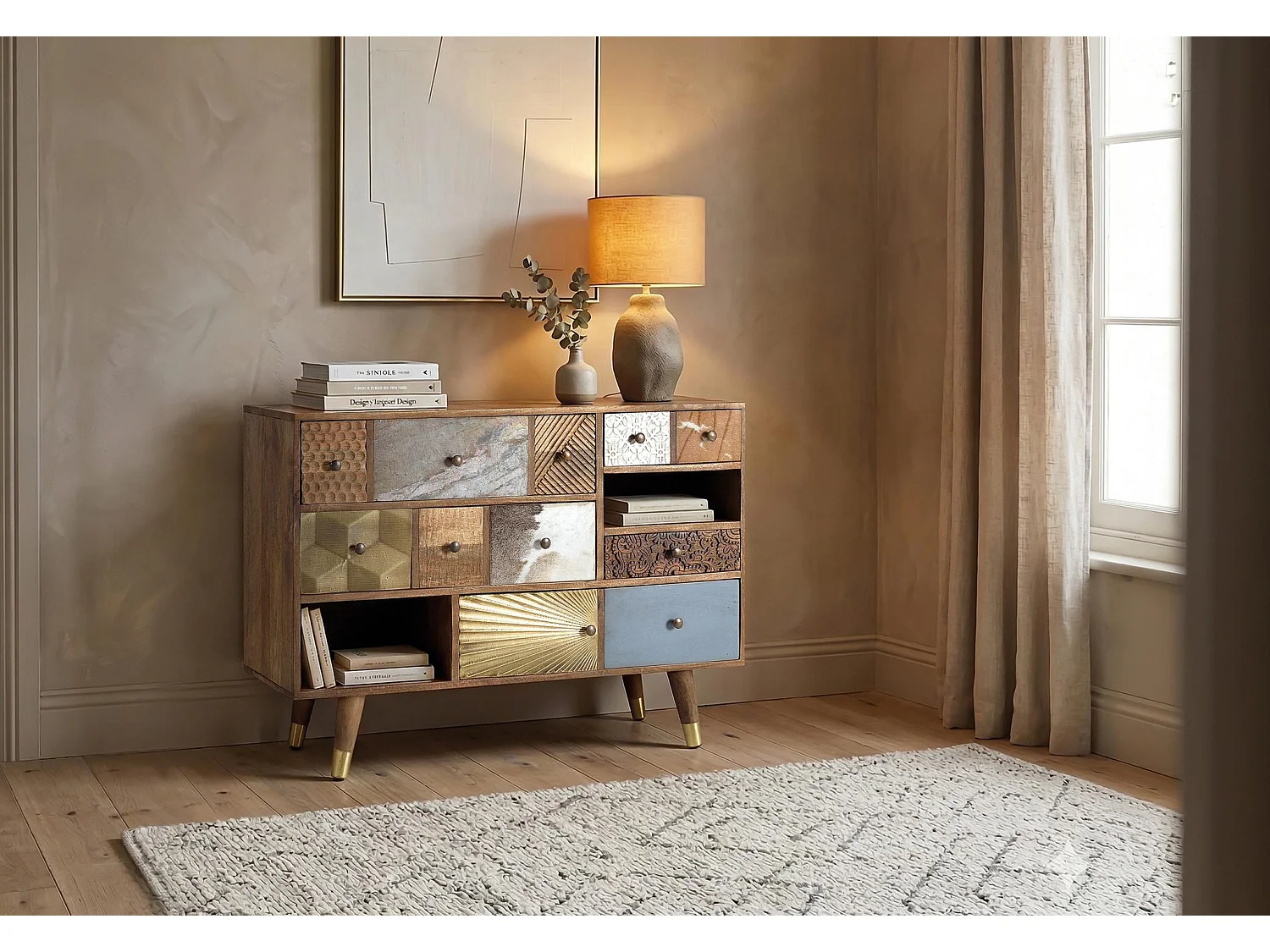 Commode en bois de manguier avec tiroirs de différentes textures