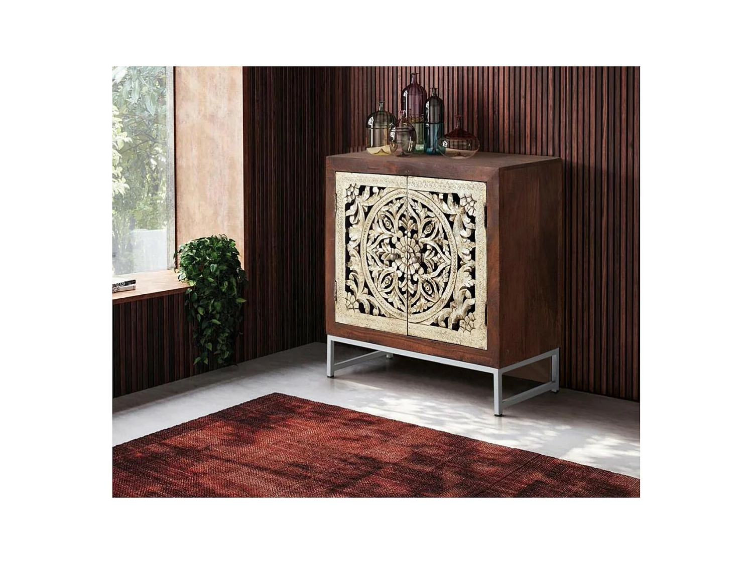 Buffet 2 portes en bois de manguier sculptée et  feuille d'argent