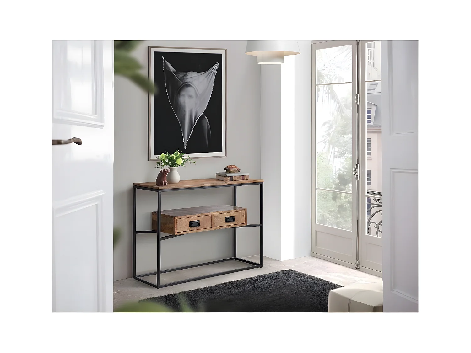 Konsola w stylu industrialnym z drewna mango z metalowymi akcentami