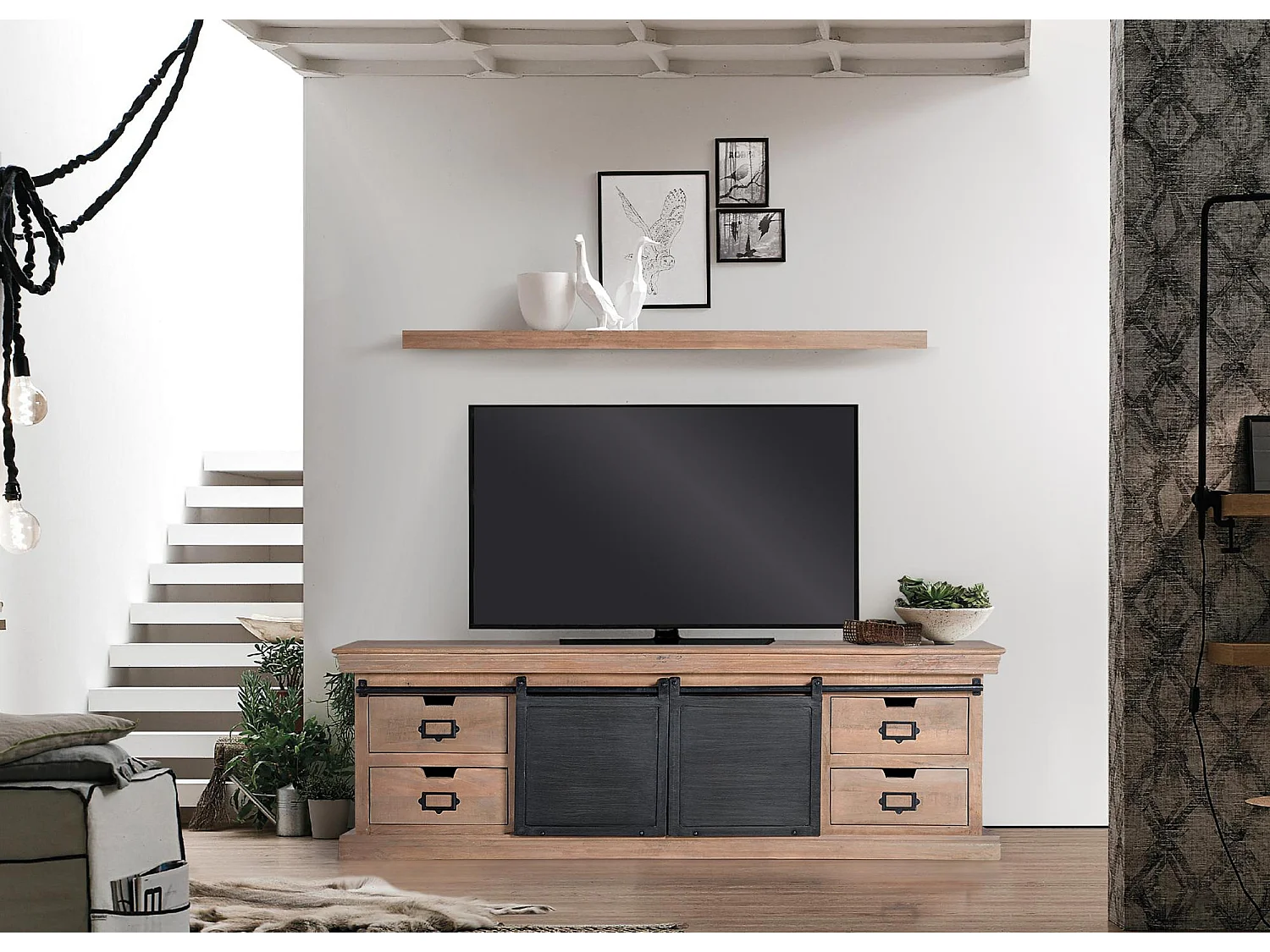 TV-Schrank aus HolzGINER Y COLOMER