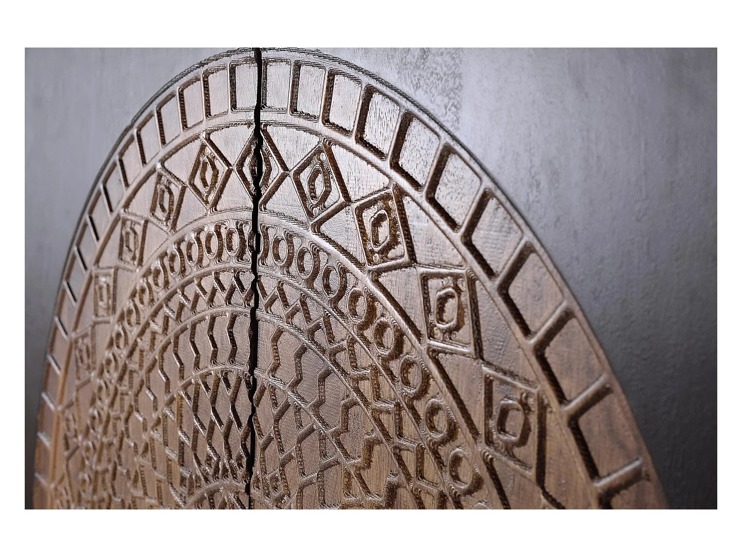 Szafa wykonana z drewna mango i metalu