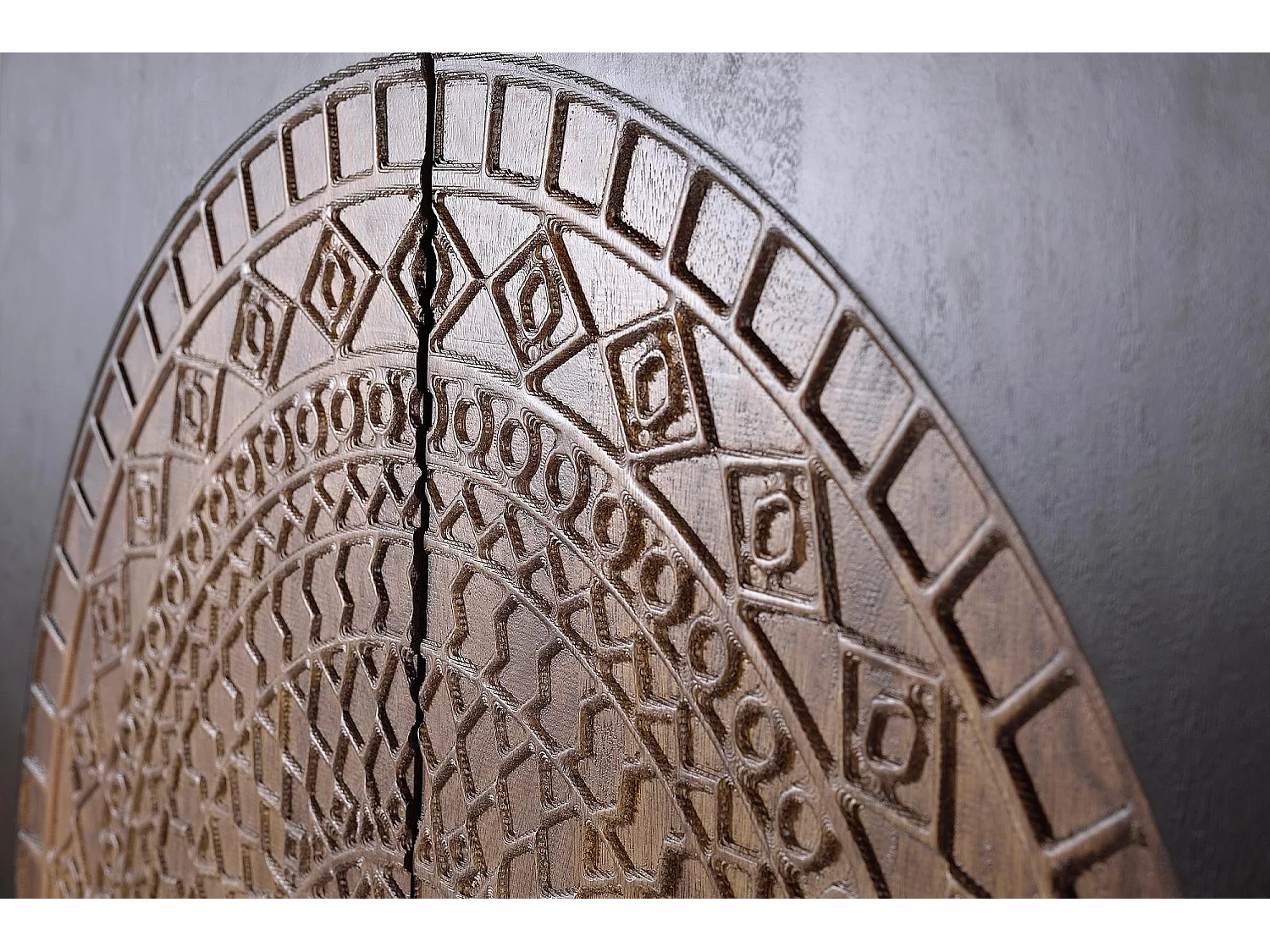 Armoire en bois manguier et métal doré
