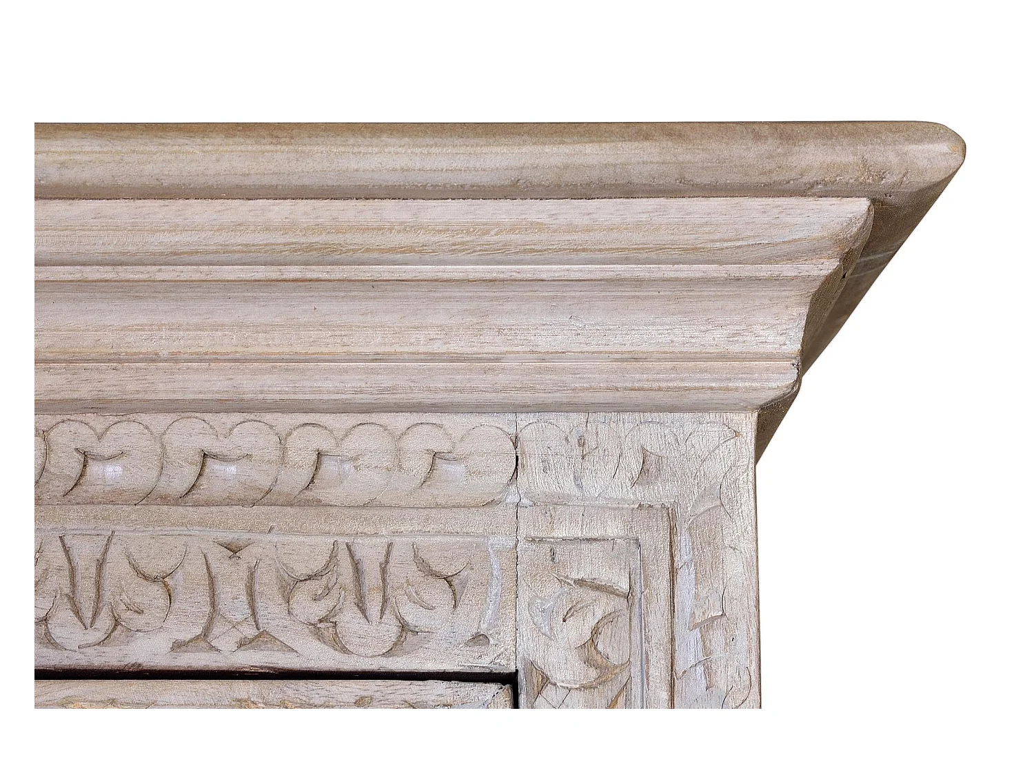 Szafa z drewna mango z naturalnym wykończeniem