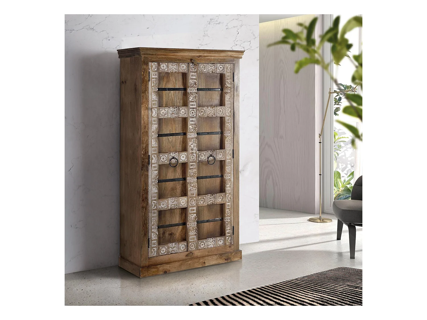 Szafa z drewna mango z ręcznie rzeźbionymi detalami