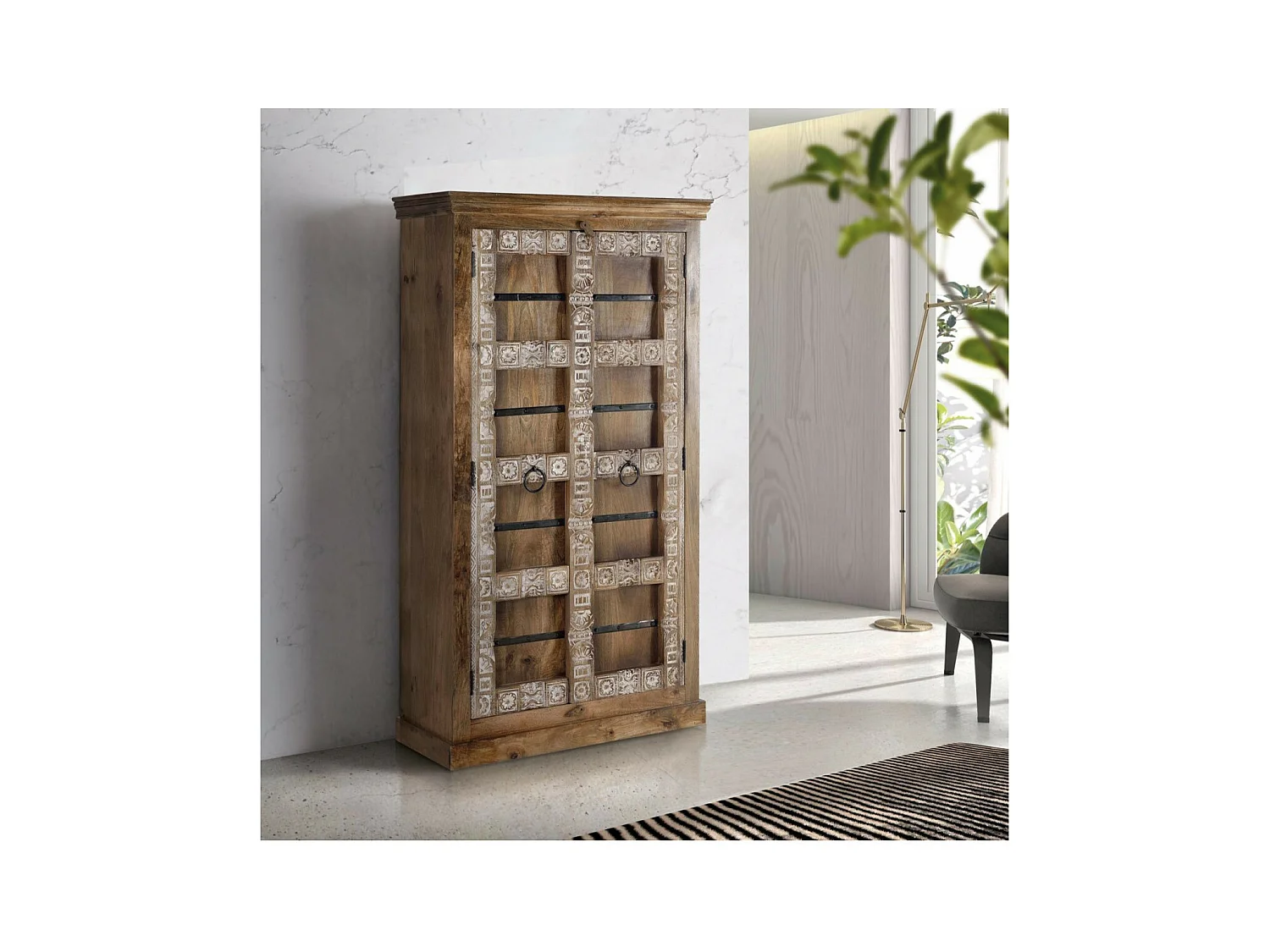 Szafa z drewna mango z ręcznie rzeźbionymi detalami