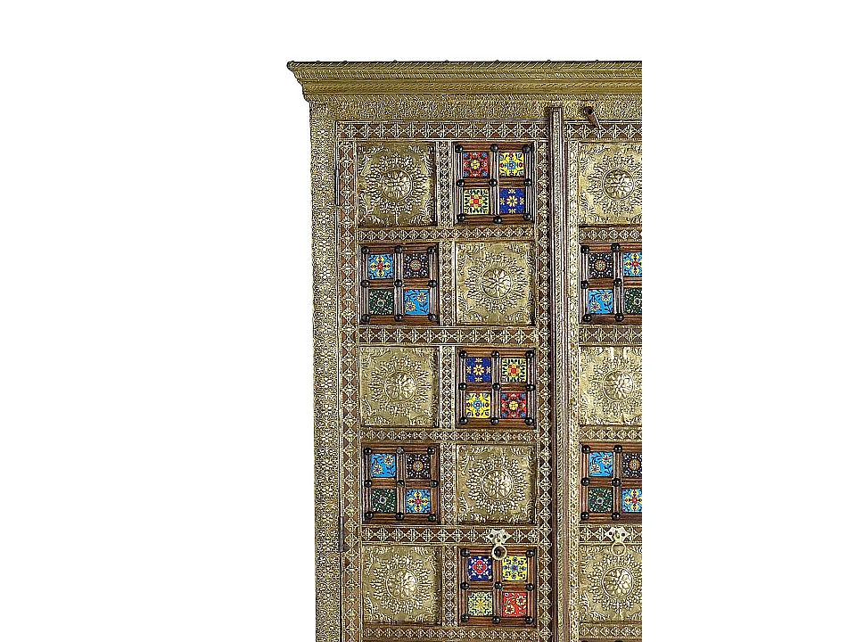 Armadio in massello di acacia intarsiato con maiolica e bronzo