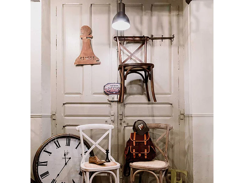 Houten stoel en rotan zitting met unieke stijl en comfort