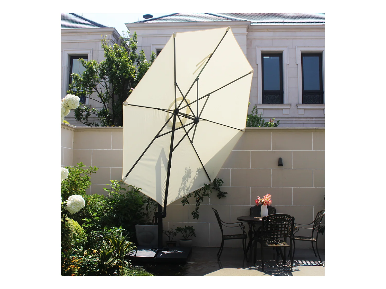 Parasol déporté et rotatif diamètre 3,5 m écru CASTILLO