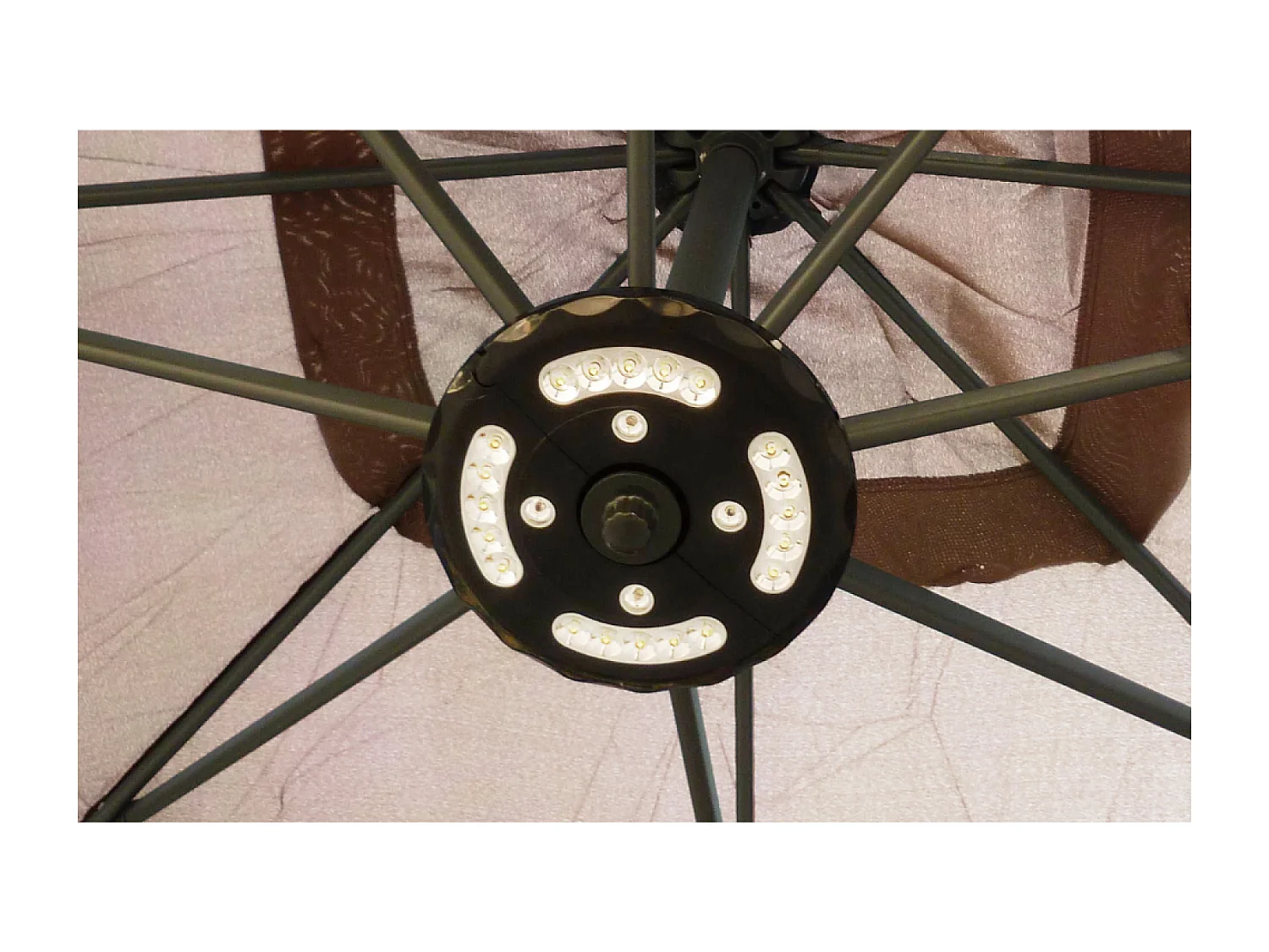 Verplaatste LED vierkante parasol 3x3m chocolade SOLENZARA