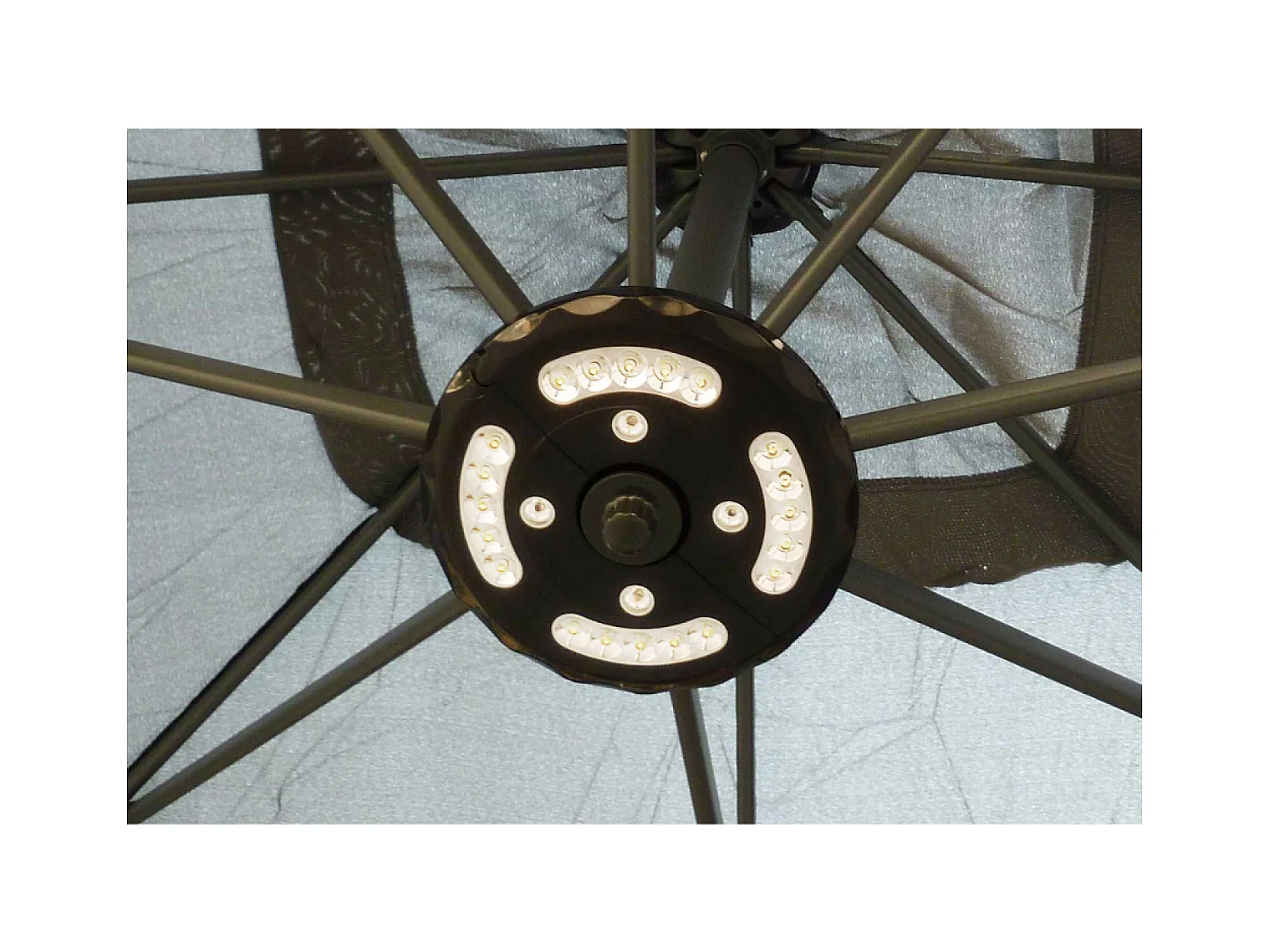 Ombrellone decentrato con LED grigio 3 x 3 m SOLENZARA