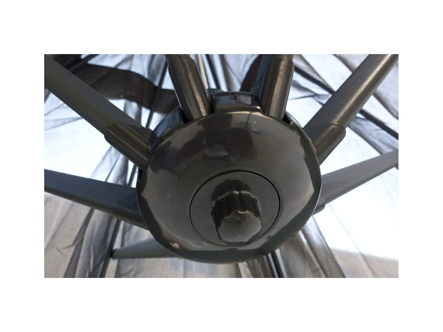 Ombrellone decentrato con LED grigio 3 x 3 m SOLENZARA