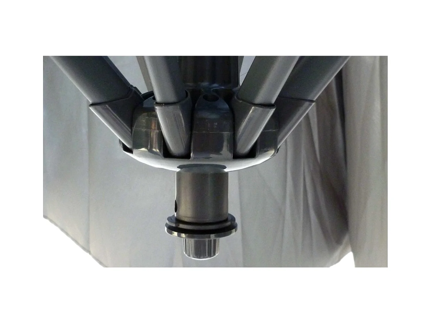 Ombrellone decentrato con LED grigio 3 x 3 m SOLENZARA