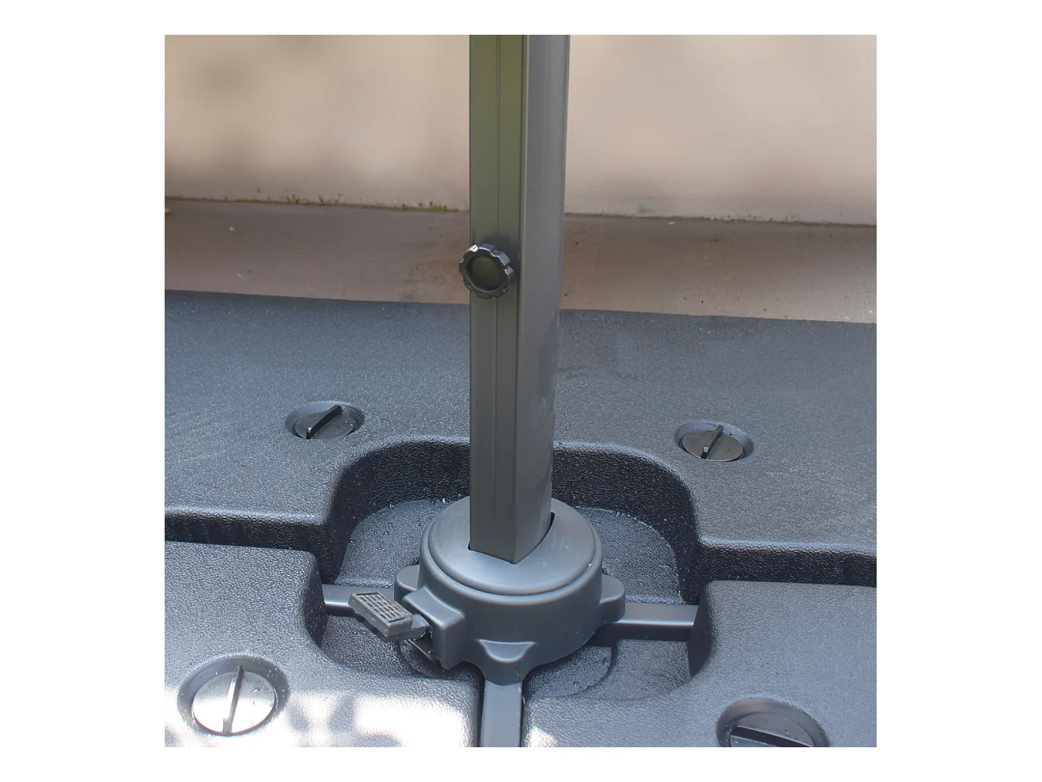 Terracotta 350cm Draaibare LED Zweefparasol Solenzara