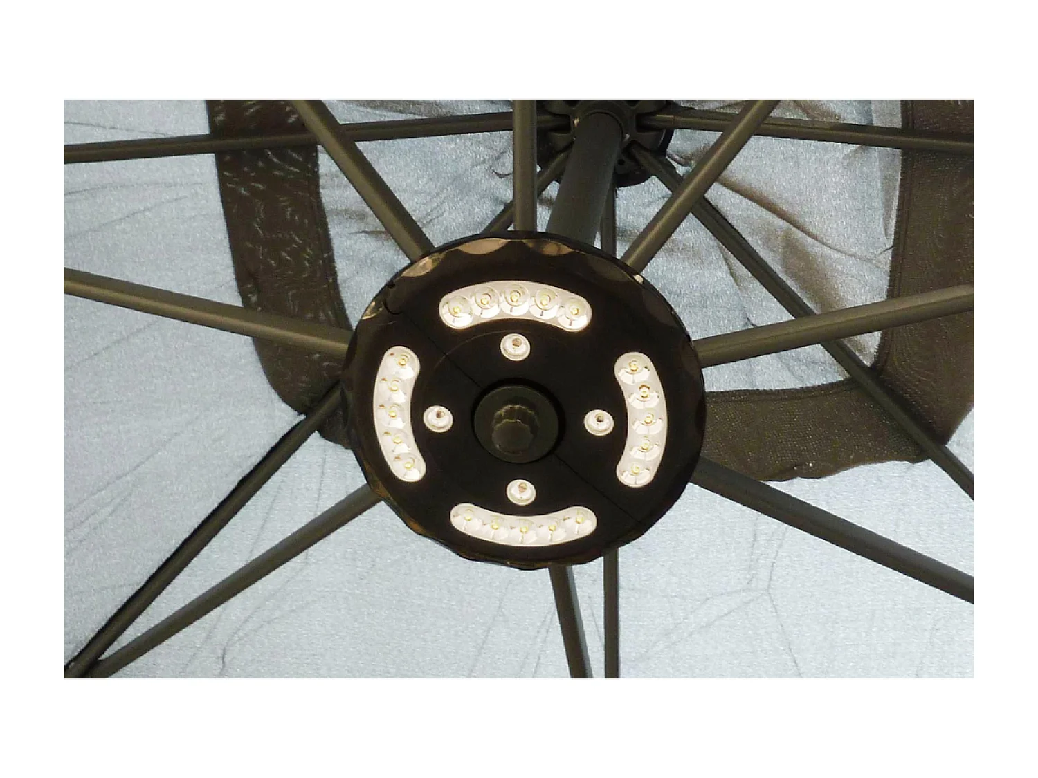 Ombrellone decentrato con LED ecru 3 x 3 m SOLENZARA