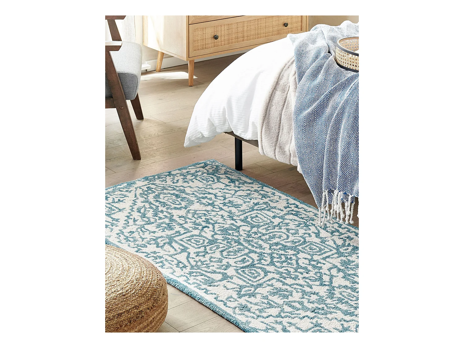 Moderner Wollteppich orientalisches Muster 80 x 150 cm weiß / blau AHMETLI