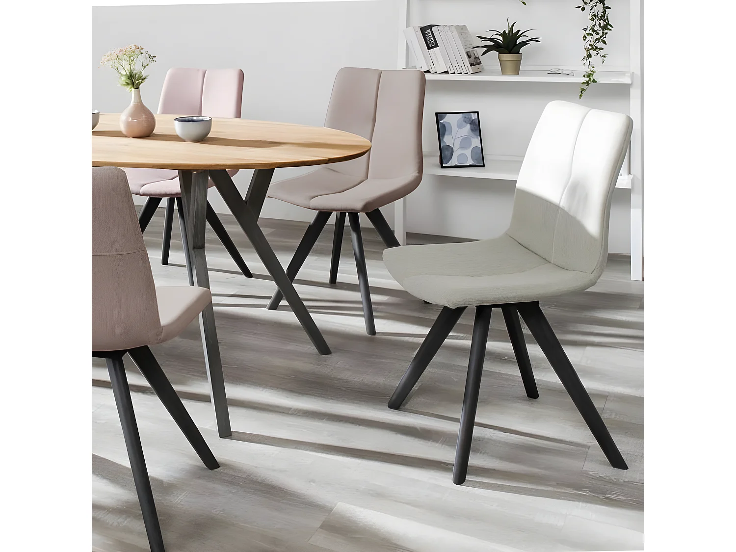 Lot de 2 chaises tissu beige et piètement en chêne massif noir - MISU