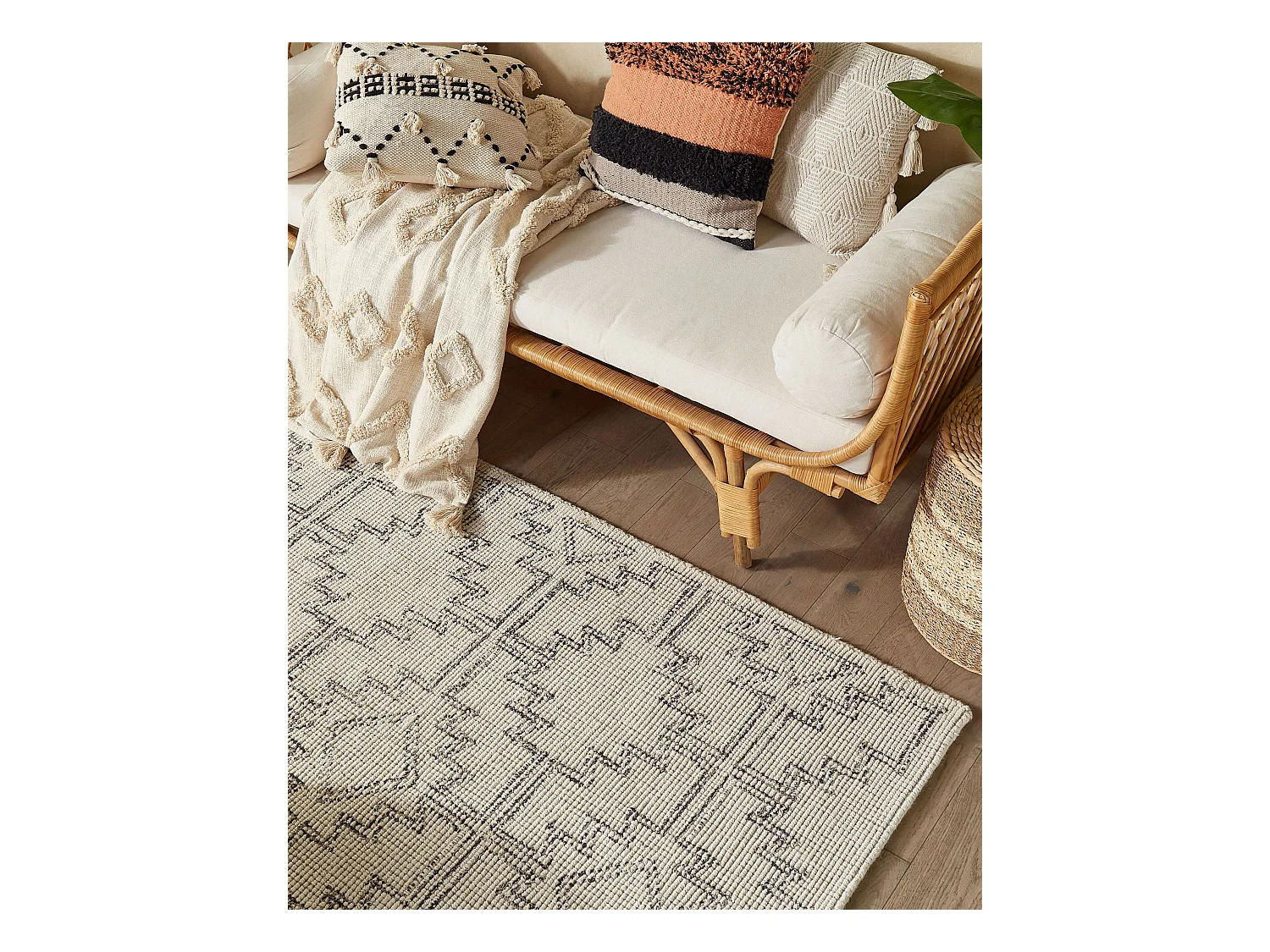 Tappeto lana beige chiaro e nero 140 x 200 cm URLA