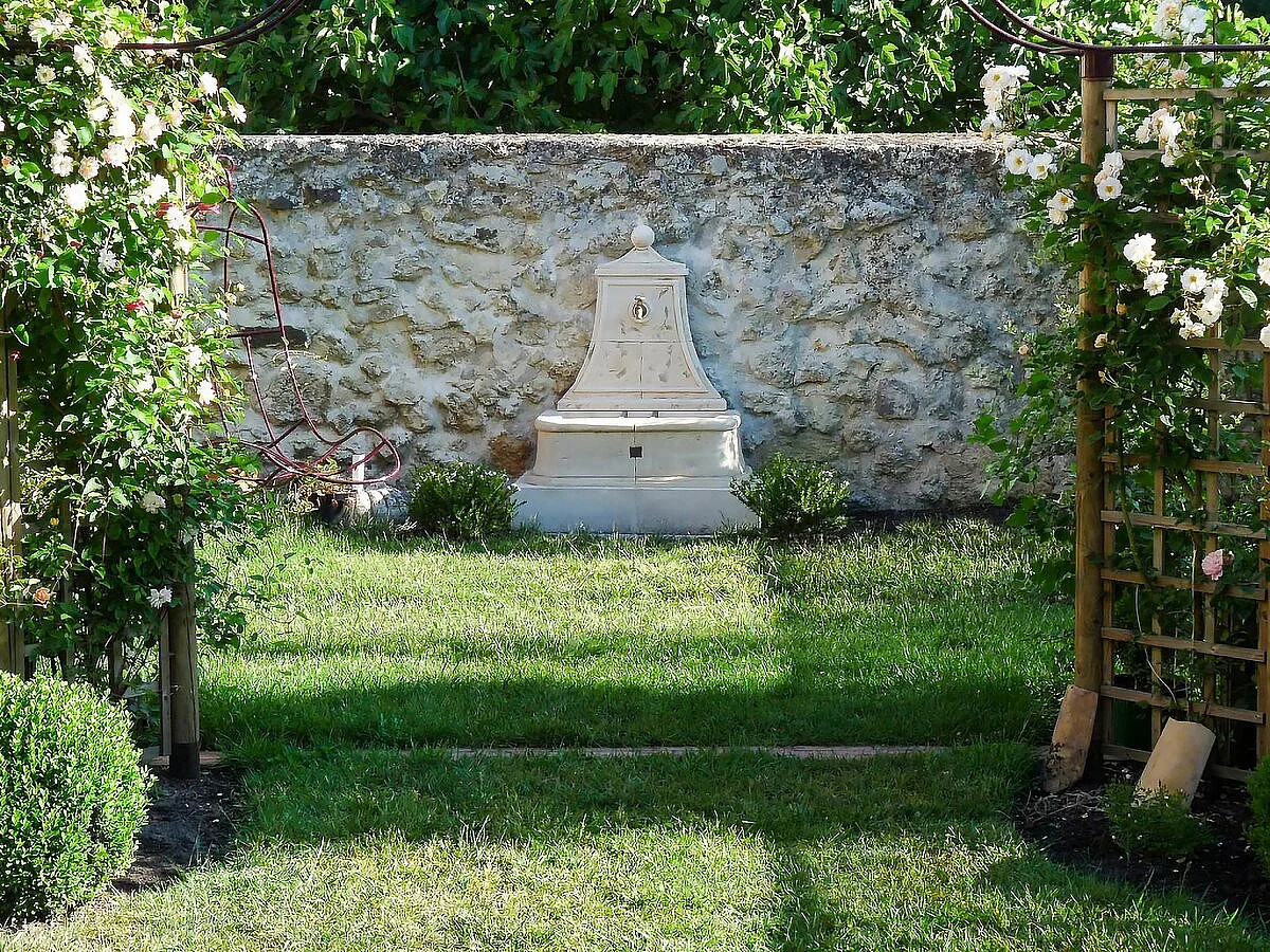 Fontaine " Baccarat" - Pierre reconstituée  - 86 x 51 x 111 cm