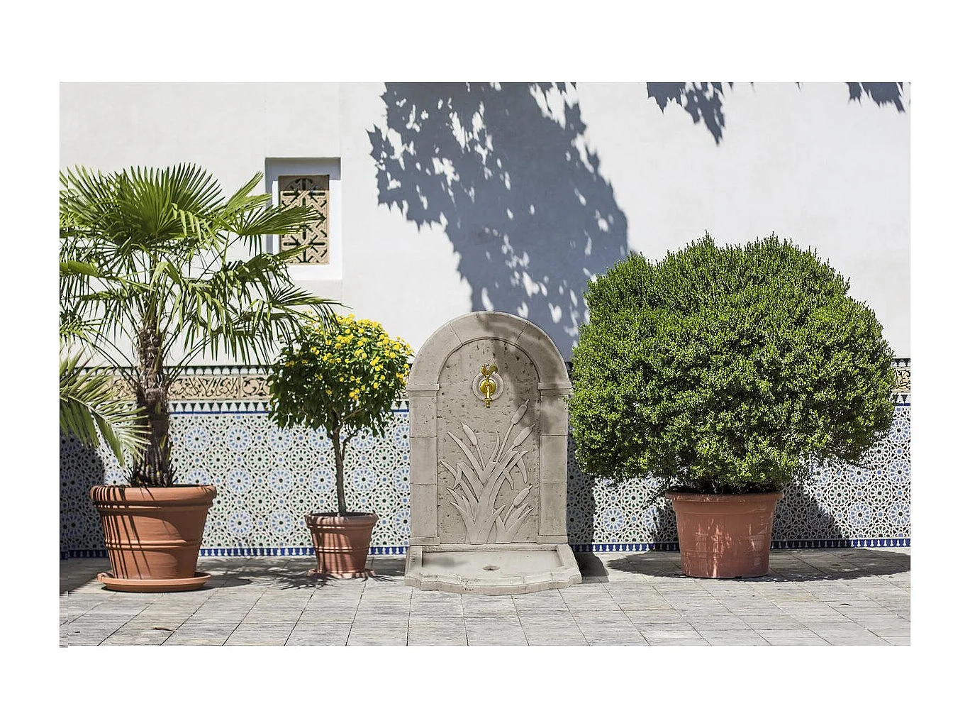 Fontaine "ROSEAU" - en pierre reconstituée - 62 x 42 x 93 cm