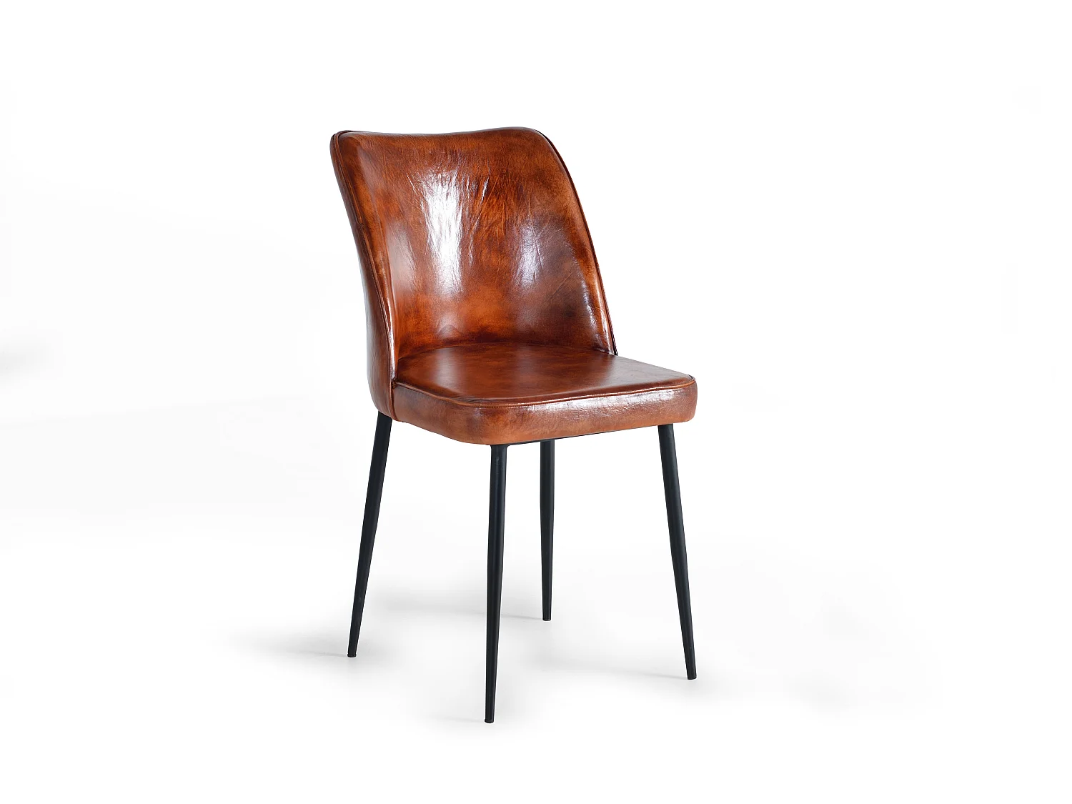 Chaise en cuir naturel et pieds en métal