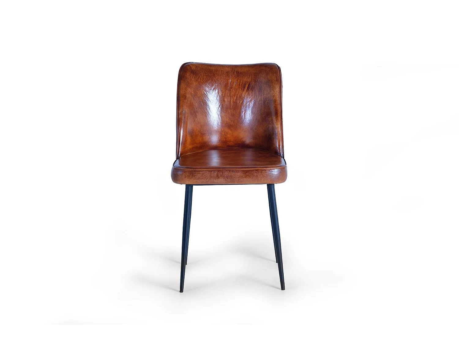 Chaise en cuir naturel et pieds en métal