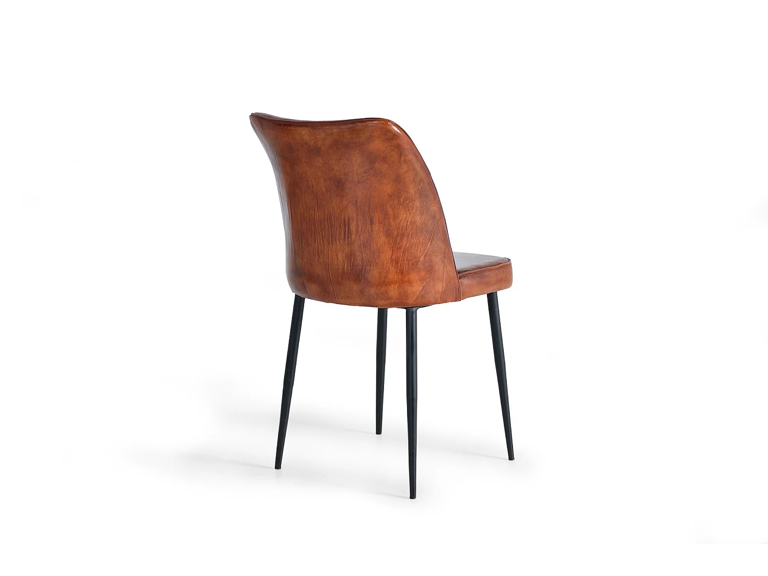 Chaise en cuir naturel et pieds en métal