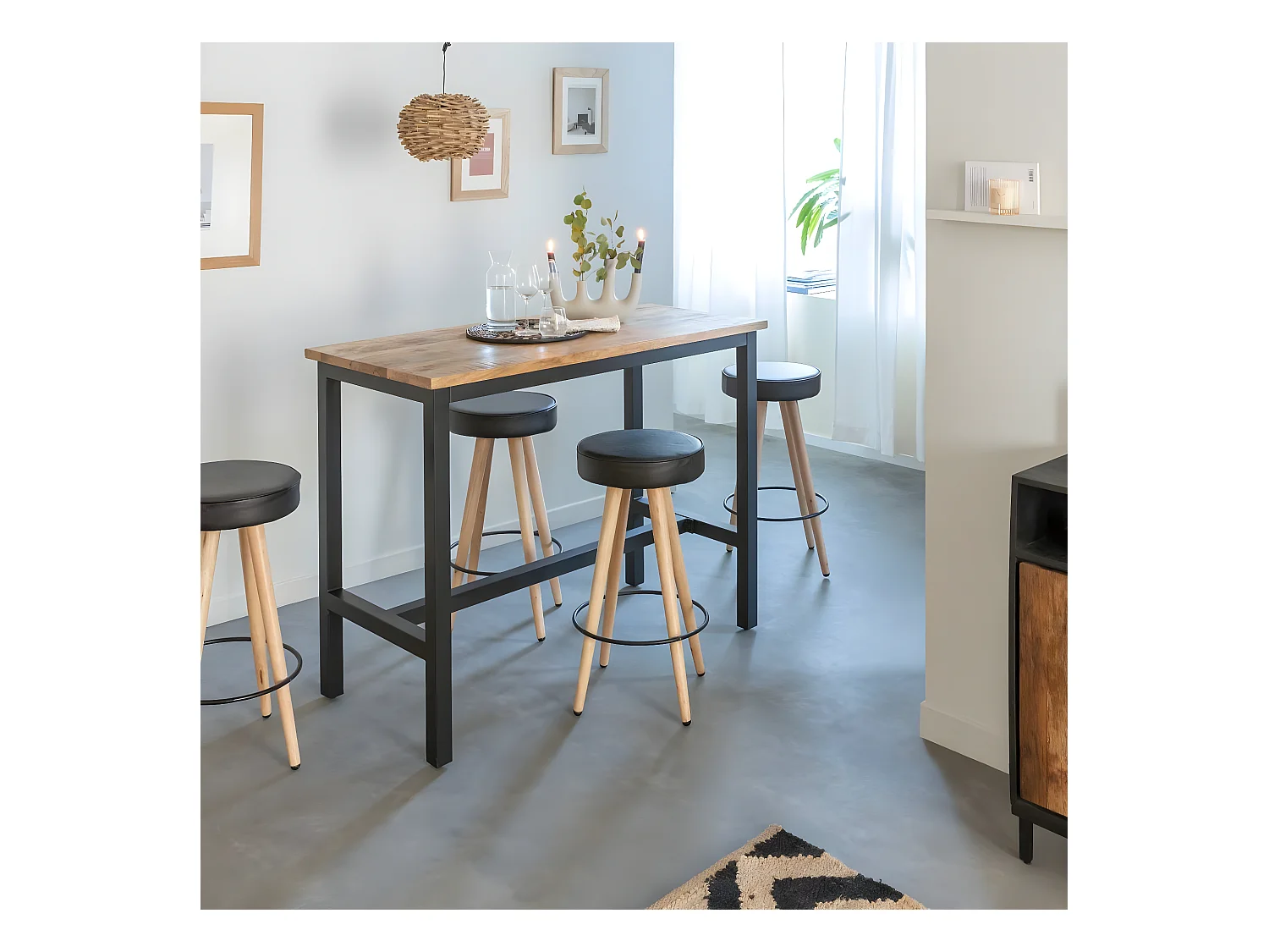 Table haute en bois de manguier et métal Petra