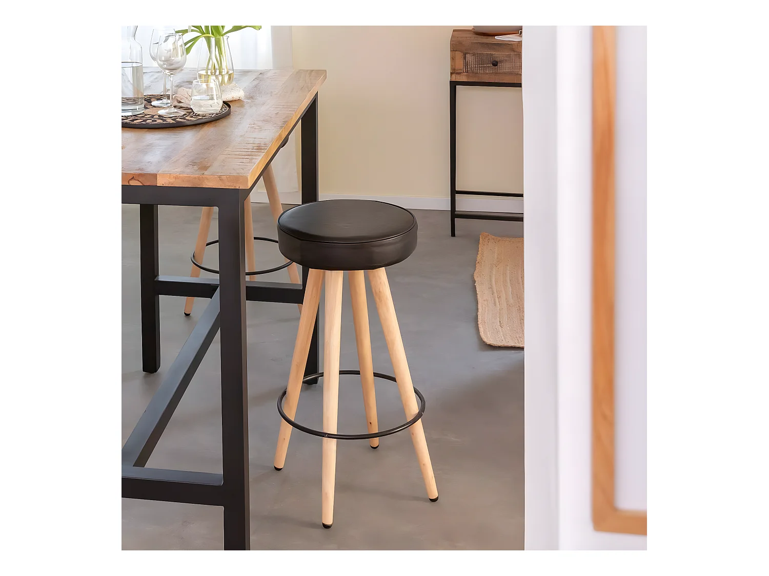 Table haute en bois de manguier et métal Petra