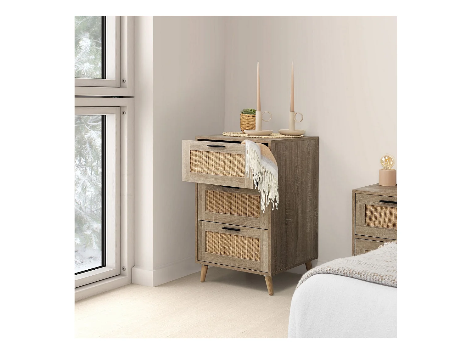 Nachtkastje Dalia met 4 laden in eiken kleur, 80 cm breed.