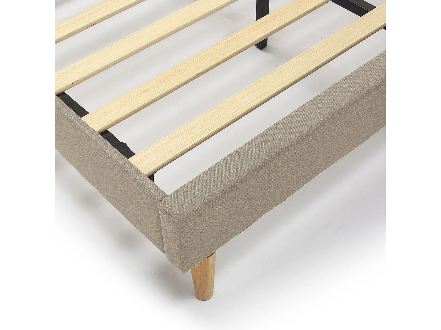 Rama łóżka platformowego Aroma z pikowanym zagłówkiem, 30 cm, 150x190 cm, beżowy.