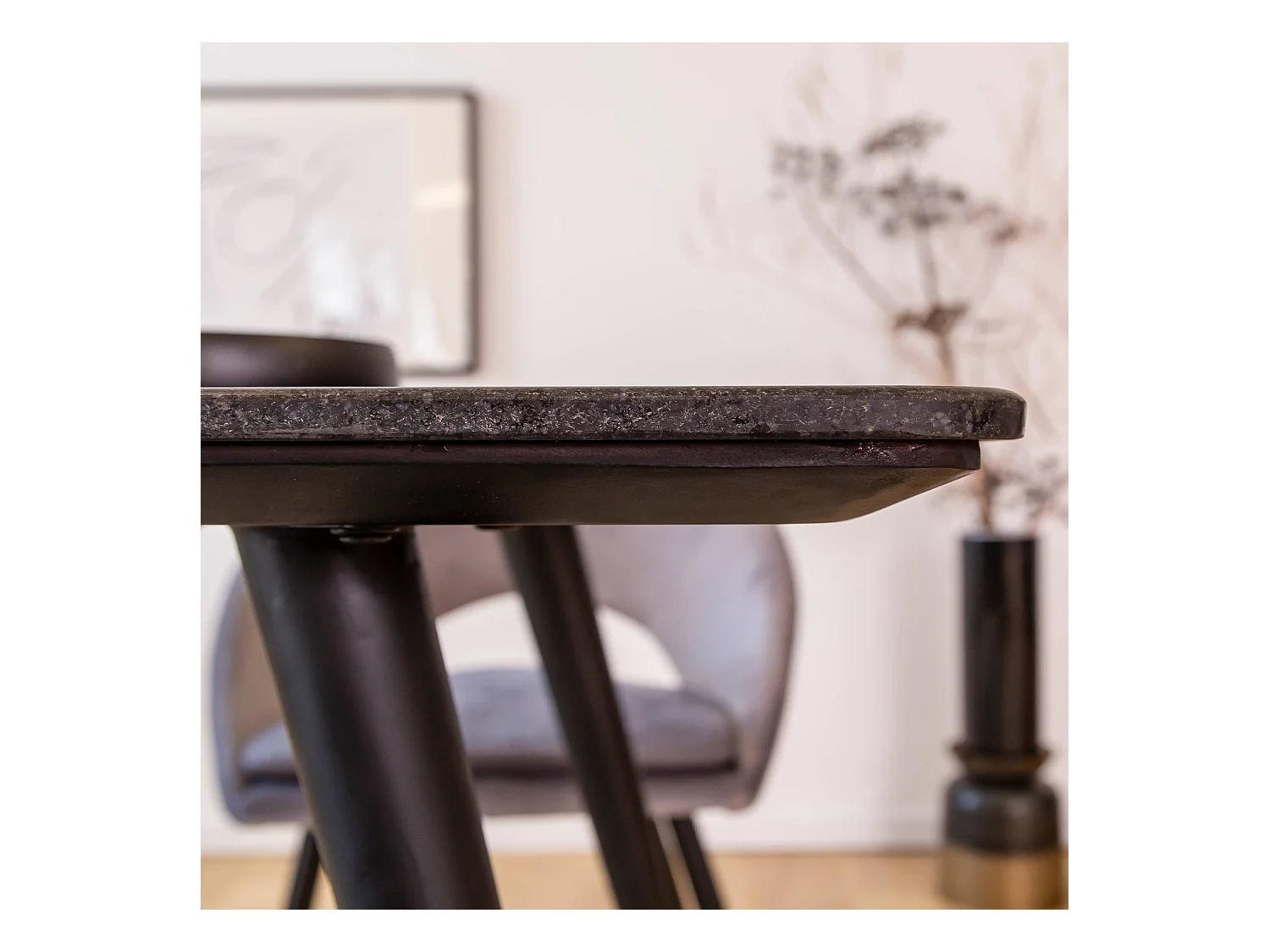 Table à manger avec plateau en granite noir Antonella