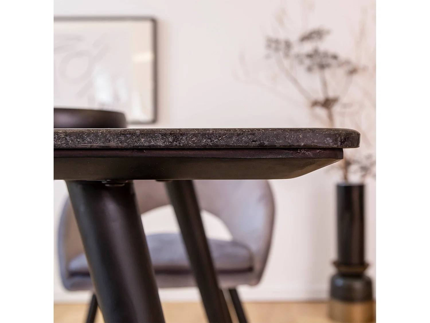 Table à manger avec plateau en granite noir Antonella