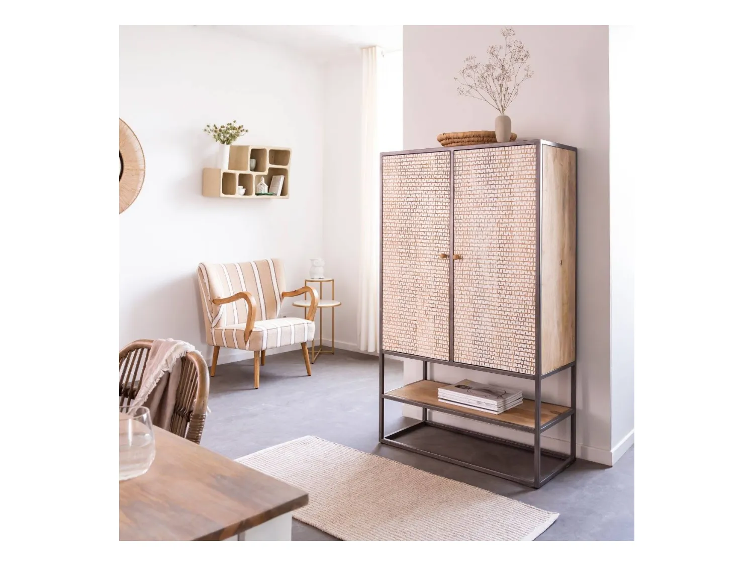 Armoire sculpté en bois de manguier et métal Luz