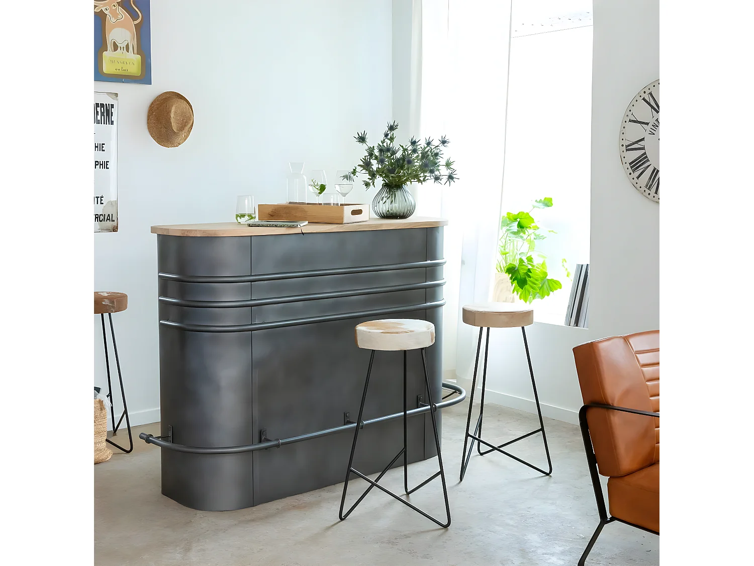 Mueble bar en metal Locker con tablero de madera de mango