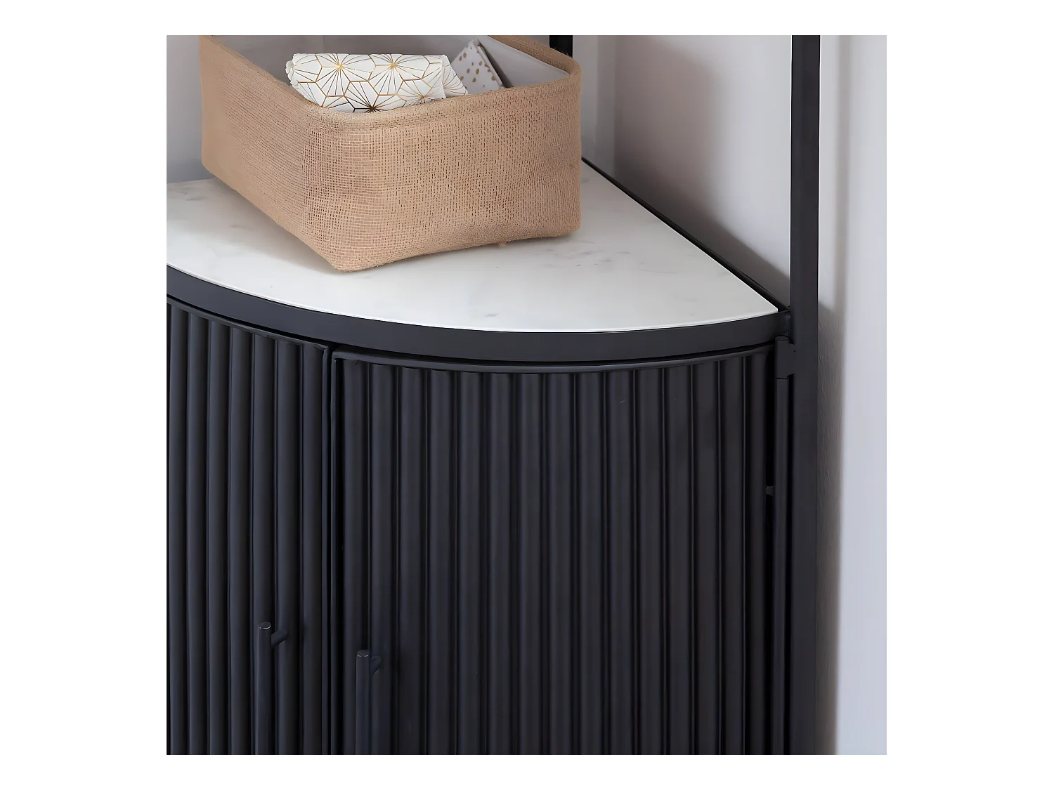 Etagère d'angle en métal et marbre Mona