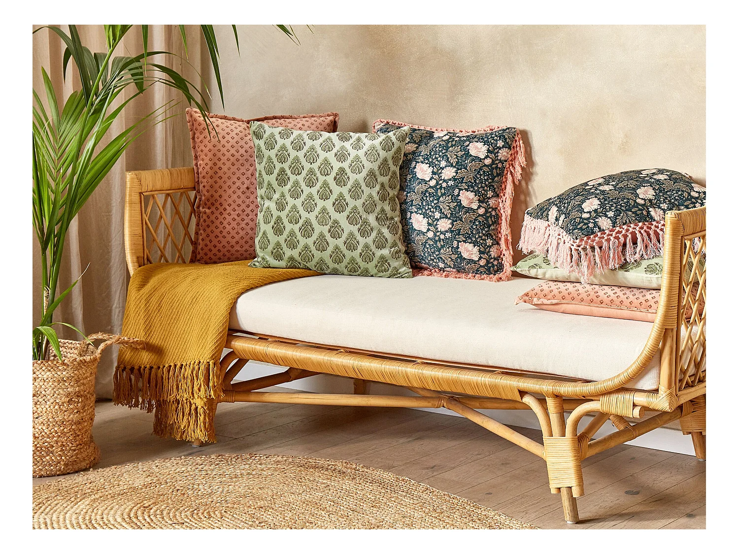 Zestaw 2 poduszek dekoracyjnych RUNGIA Welur 45 x 45 cm Zielony Wzór kwiatowy