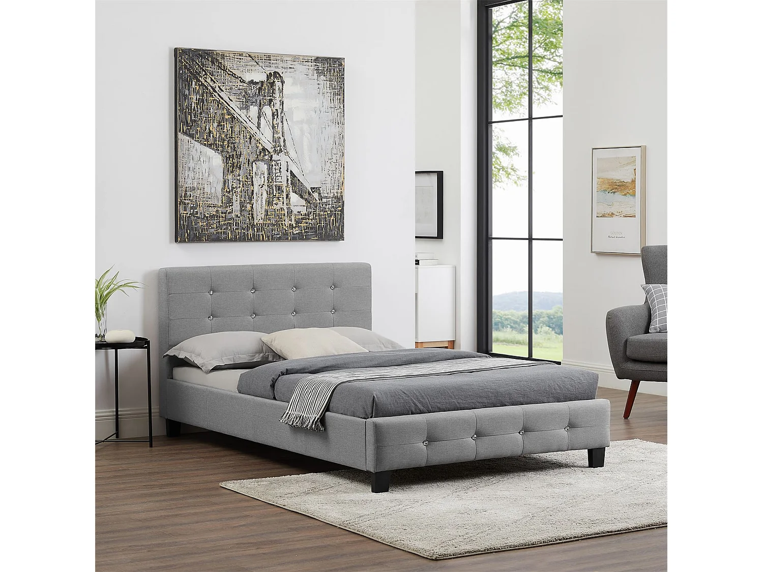 Lit simple pour adulte JOLIEN avec sommier 120x190 cm 1 place et demi, tête et pied de lit capitonnés avec strass, en tissu gris