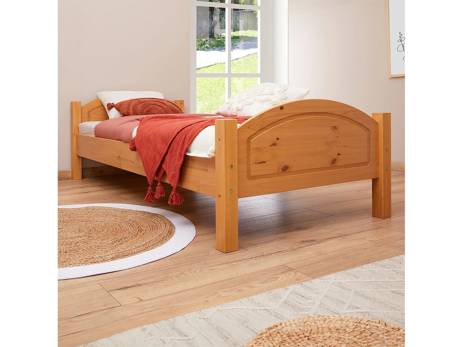 Lit simple FLIMS 90 x 200 cm lit pour enfant en pin massif lasuré couleur hêtre, avec tête et pied de lit arrondi