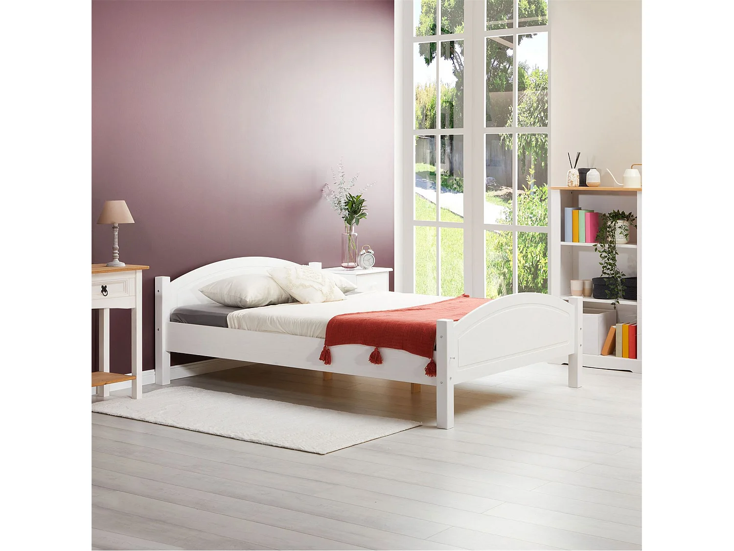 Lit double FLIMS 140 x 190 cm pour adulte et enfant, avec tête et pieds de lit arrondi, en pin massif lasuré blanc
