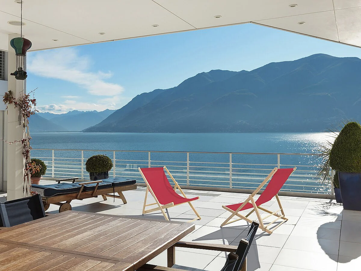 Zestaw 2 drewnianych lezaków "Chilienne" - 107 x 56,5 x 81 cm - Czerwony