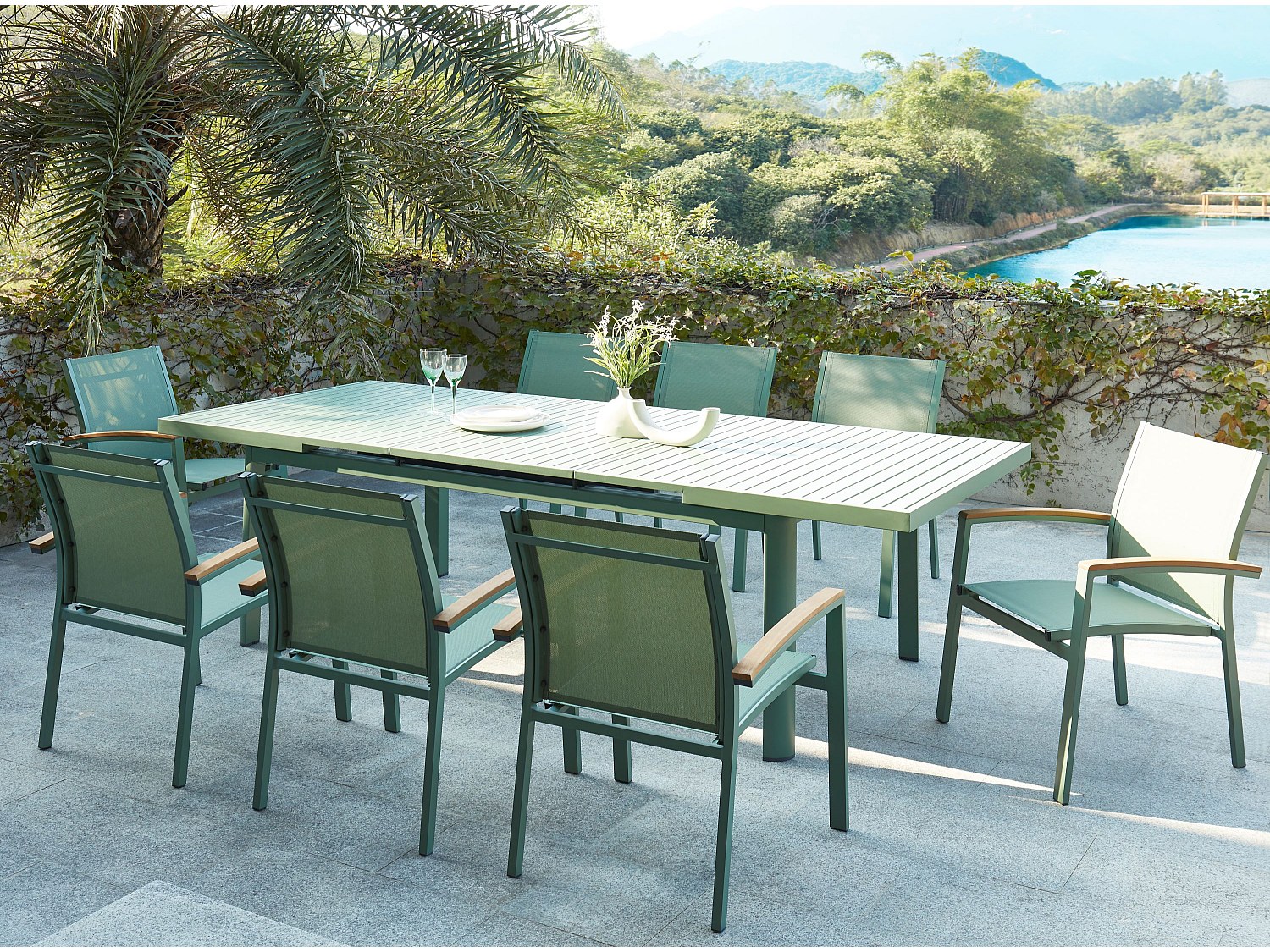 Vente-unique Garten-Essgruppe, Tisch Ausziehbar L. 180/240 Cm + 8 Stapelbare Sessel - Aluminium - Grün - Nauru Von Mylia