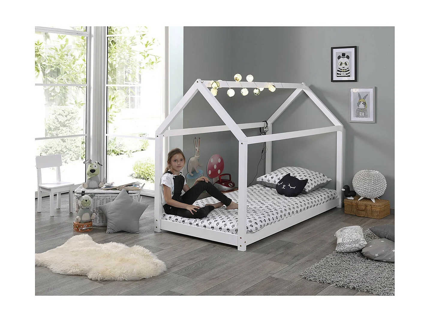 PEGA - Lit Cabane 90x200cm en Pin Laqué Blanc + Matelas