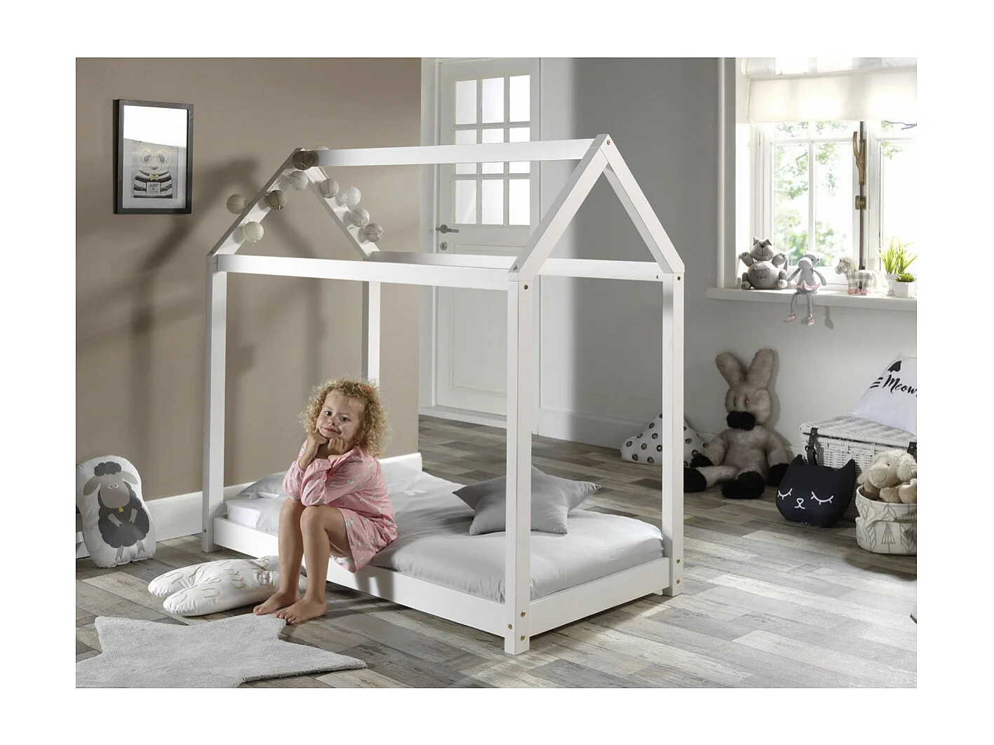 PEGA - Lit Cabane 70x140cm en Pin Laqué Blanc + Matelas