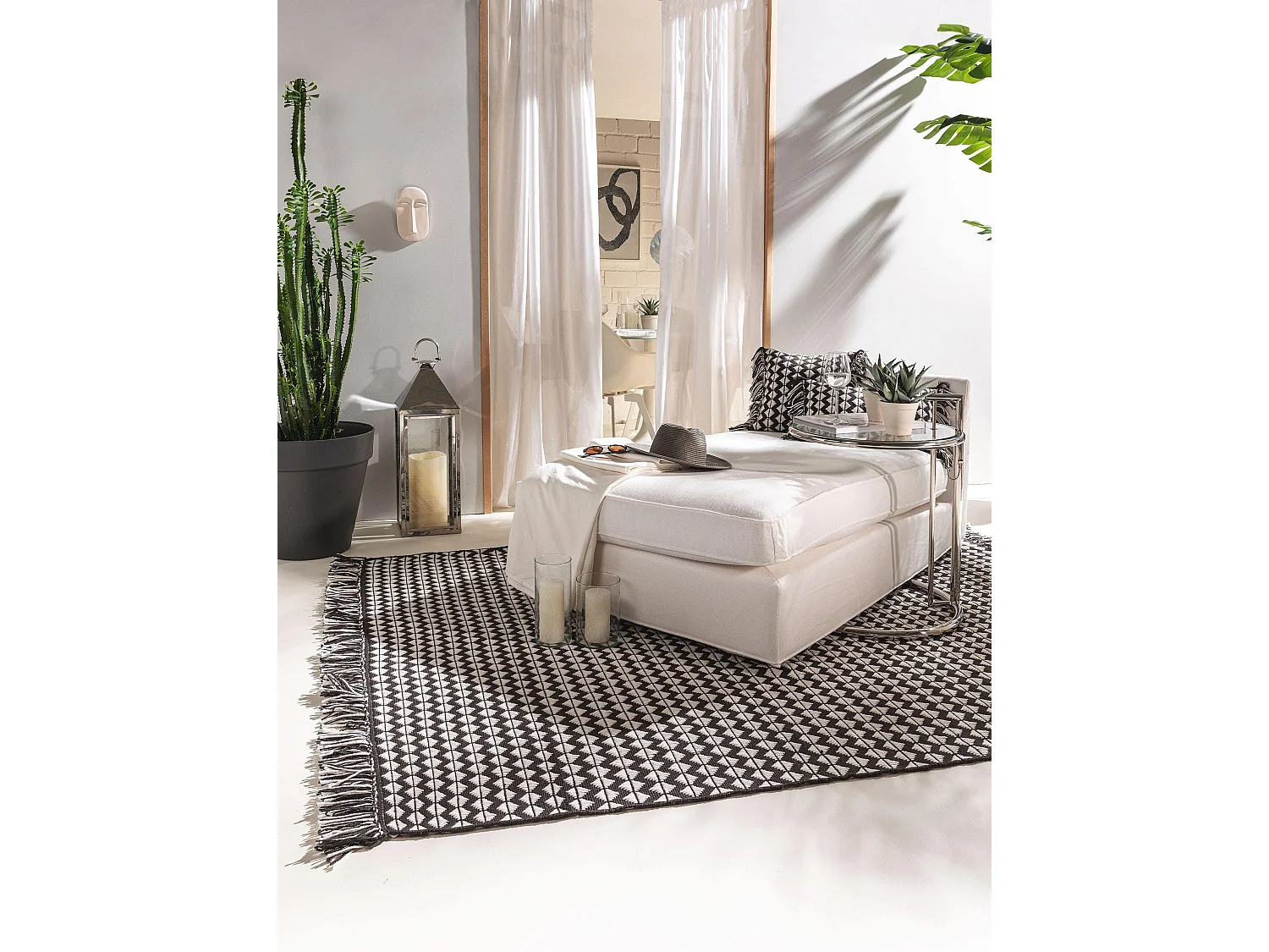 Tapis fabriqué à partir de matériaux recyclés Morty Noir & Blanc 80x150 cm